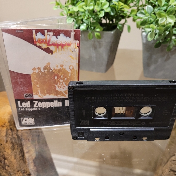 Led Zeppelin 2 cassette - Picture 2 of 3